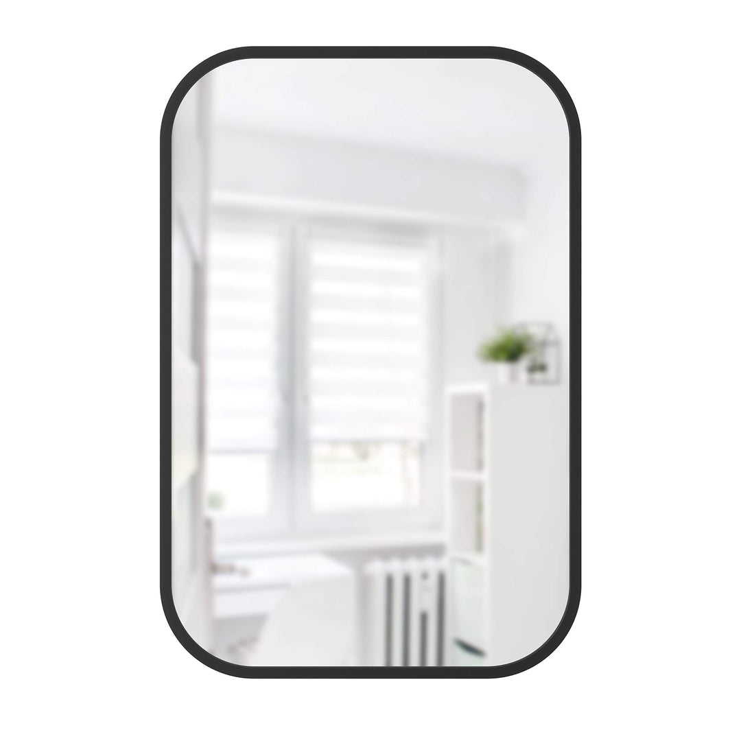 Umbra Hub Wandspiegel – Rechteckiger Spiegel für Diele, Badezimmer, Wohnzimmer und Mehr, Schwarz, 61