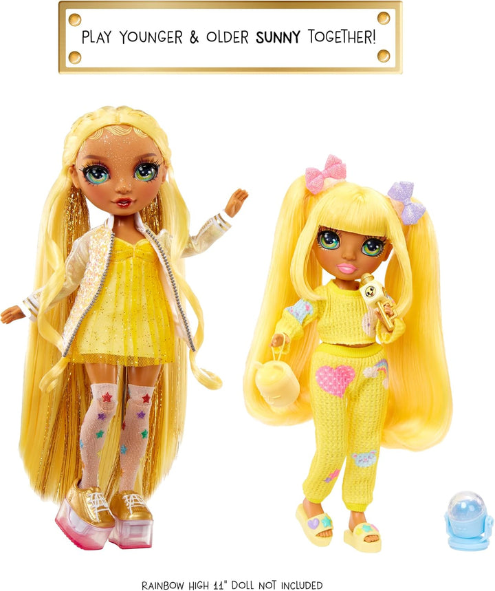 Rainbow High Junior High PJ Party - Sunny (Gelb) - 22 cm Puppe mit weichem Einteiler, Hausschuhen un