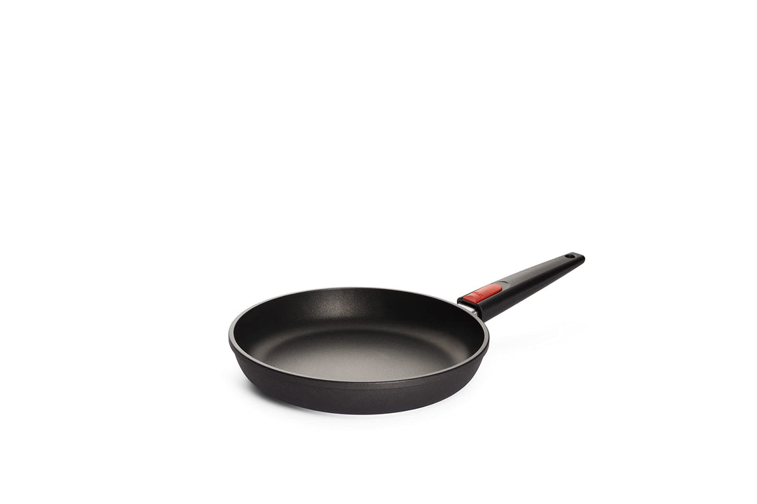 Woll – Nowo Titanium Flachpfanne Induktion Ø 26 cm, 5 cm hoch, mit abnehmbarem Stiel – Antihaftpfann