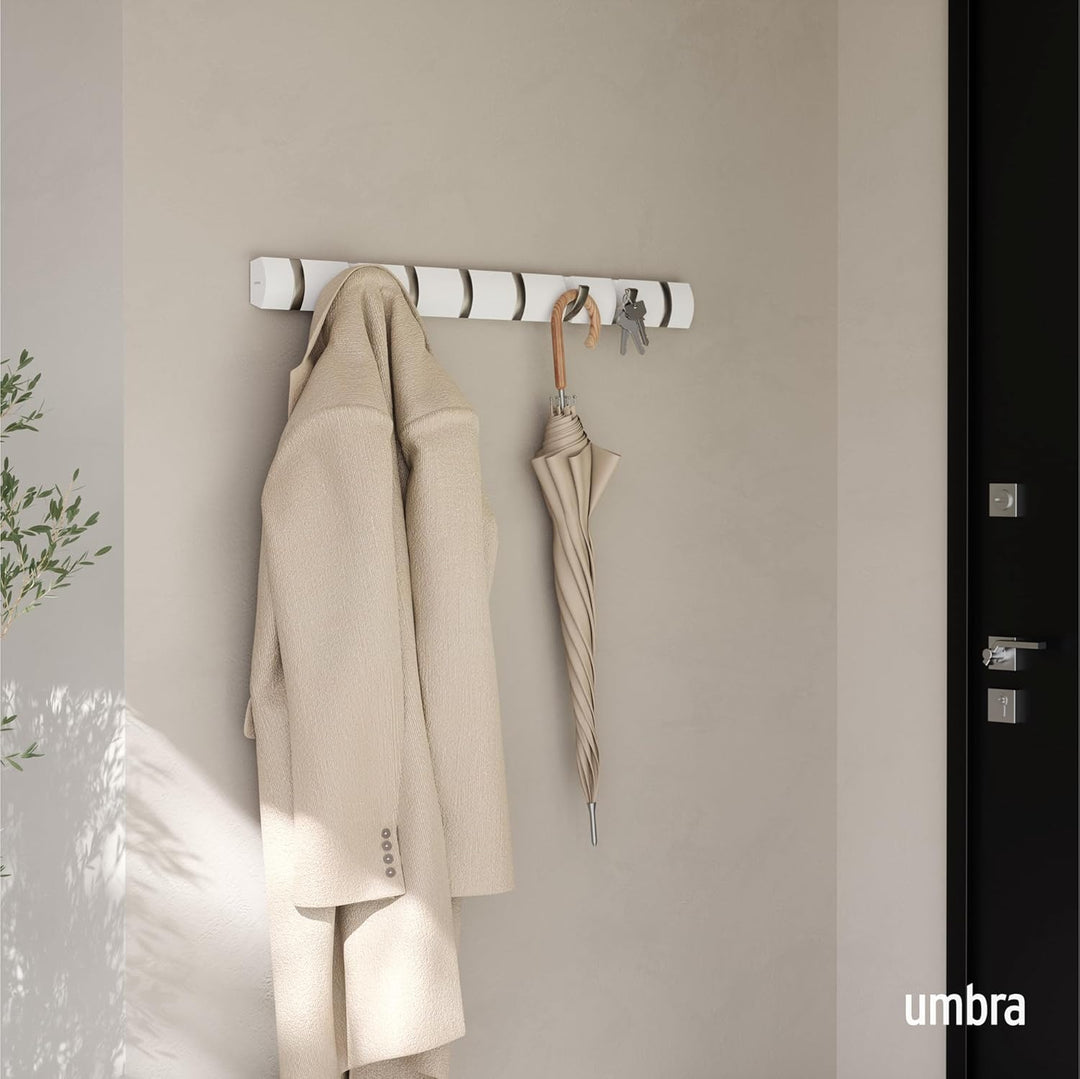Umbra Flip 8 Garderobenhaken – Moderne, Schlichte und Platzsparende Garderobenleiste mit 8 Beweglich