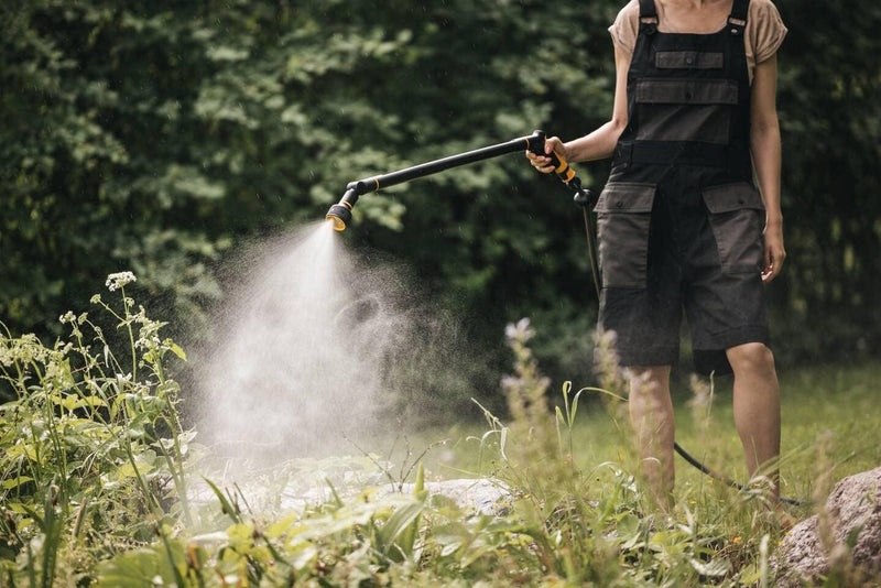 Fiskars Giessstab mit 3 Funktionen, Schwenkbarer SoftGrip-Düsenkopf, Durchflusskontrolle mit Frontre