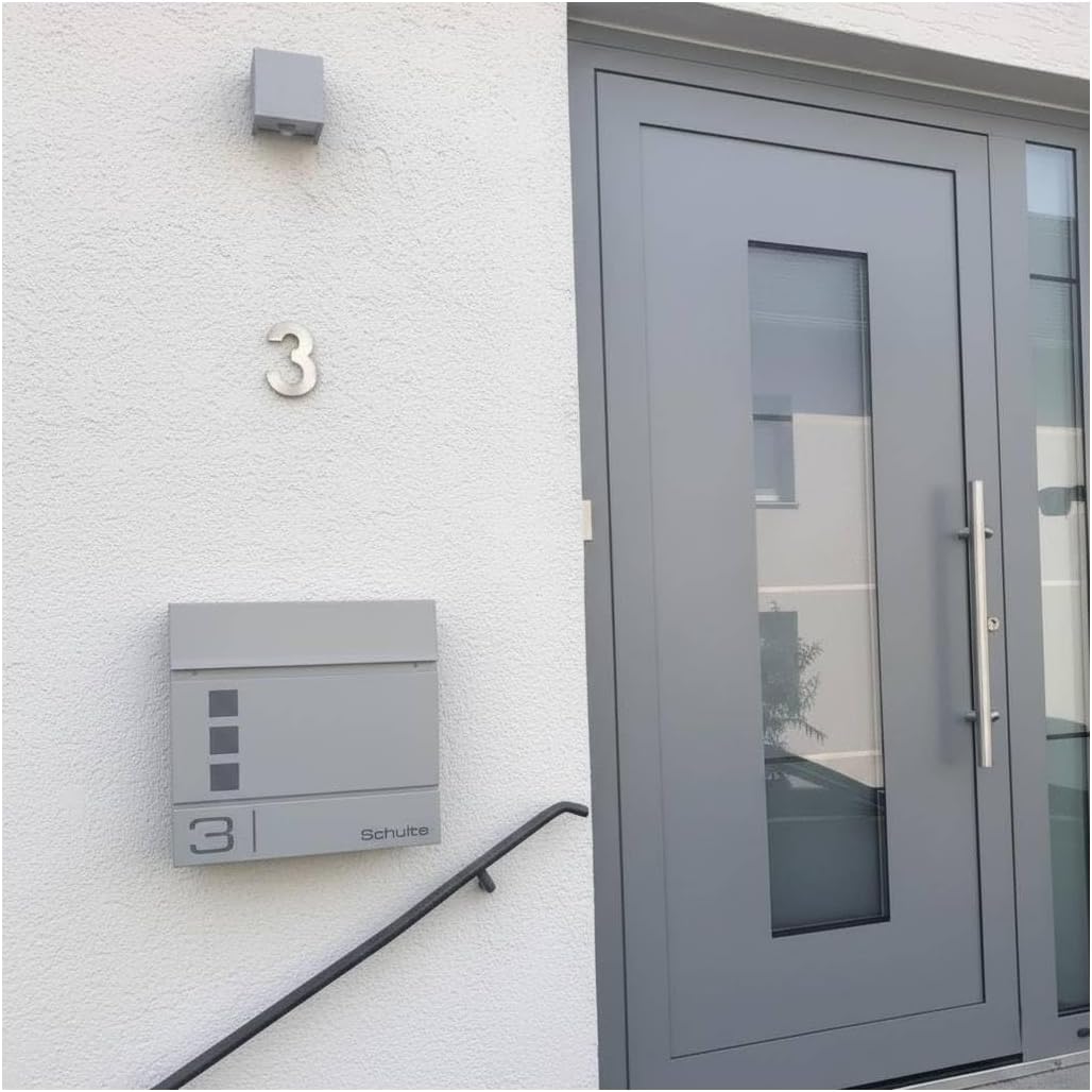 Metzler Briefkasten in Graualuminium RAL 9007 Cube - Name &amp; Hausnummer als Lasergravur - Design Wand