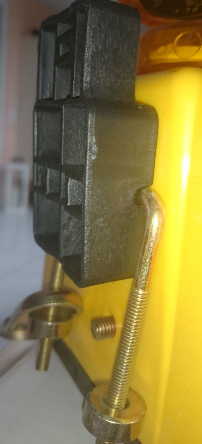 UvV LED 2 x Baustellenleuchte, Warnleuchte gelb, inkl. 2 Batterien 50 Ah für Ihre Baustelle, Baustel