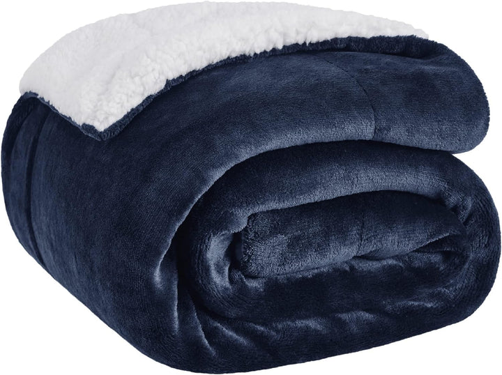 BEDSURE Decke Sofa Kuscheldecke Marine Blau - warm Sherpa Sofaüberwurf Decke, Dicke Sofadecke Couchd