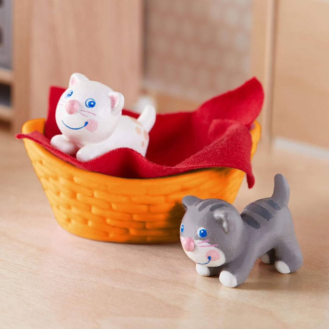 HABA Little Friends Katzenbabys - Tierfigur für Kinder ab 3 Jahren - Haustiere für kreatives Rollens