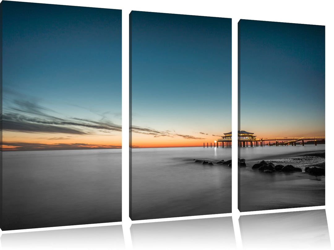 Pixxprint Timmendorfer Strand bei Sonnenuntergang Schwarz/Weiss 3-Teiler Leinwandbild 120x80 Bild au