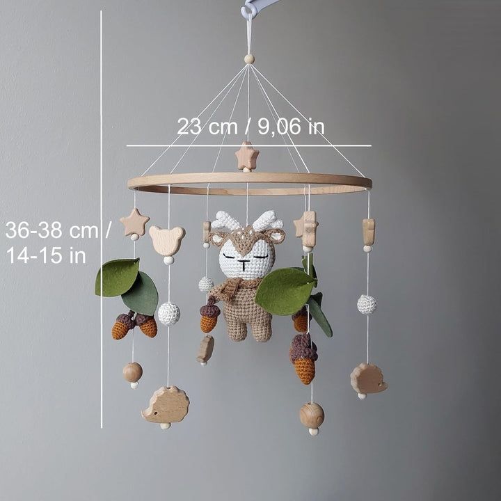 Handgemachtes Baby Mobile mit gehäkeltem Reh – Wald Babyzimmer Deko mit Holzperlen, Filzblättern & E