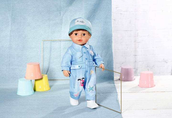 BABY born 832592 Deluxe Jeans Overall 43cm - Puppenkleidung Set bestehend aus Puppen - Onesie, Mütze