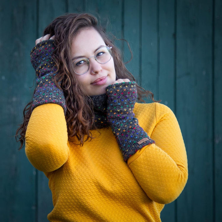 Damen Gestrickte Pulswärmer Stulpen Modell Ines regenbogen Naturdunkelbraun, Naturdunkelbraun