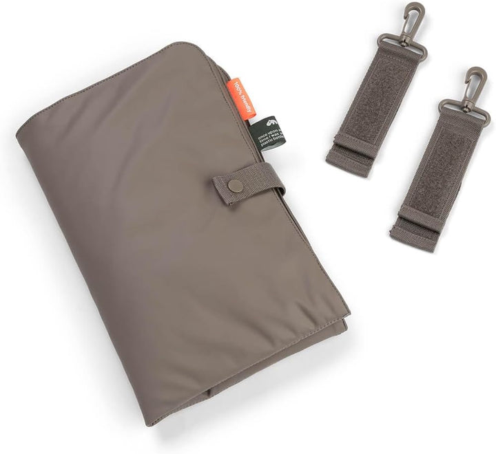 Done by Deer Wickelrucksack - Faltbare Wickelauflage und zwei Kinderwagenhaken inklusive - Wickeltas