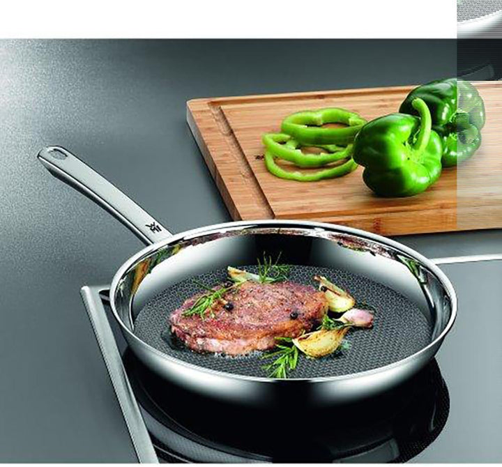 WMF Profi Resist Bratpfanne Induktion 24 cm, Mehrschichtmaterial beschichtet, Wabenstruktur, Edelsta