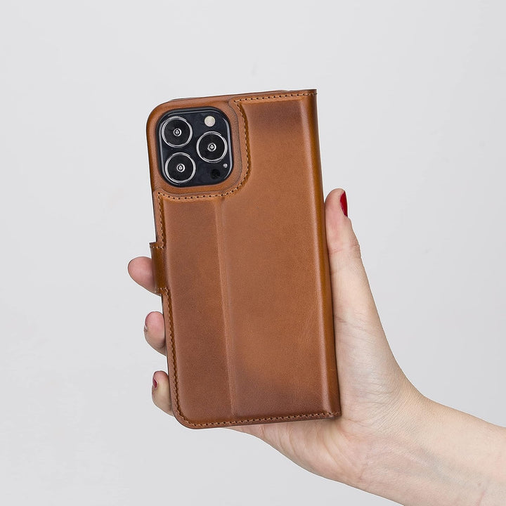 Solo Pelle Lederhülle kompatibel für iPhone 14 Pro Max in 6.7 Zoll abnehmbare Hülle (2in1) inkl. Kar
