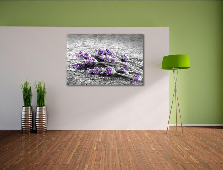 liegender Lavendel auf Stamm schwarz/weiss Format: 100x70 auf Leinwand, XXL riesige Bilder fertig ge