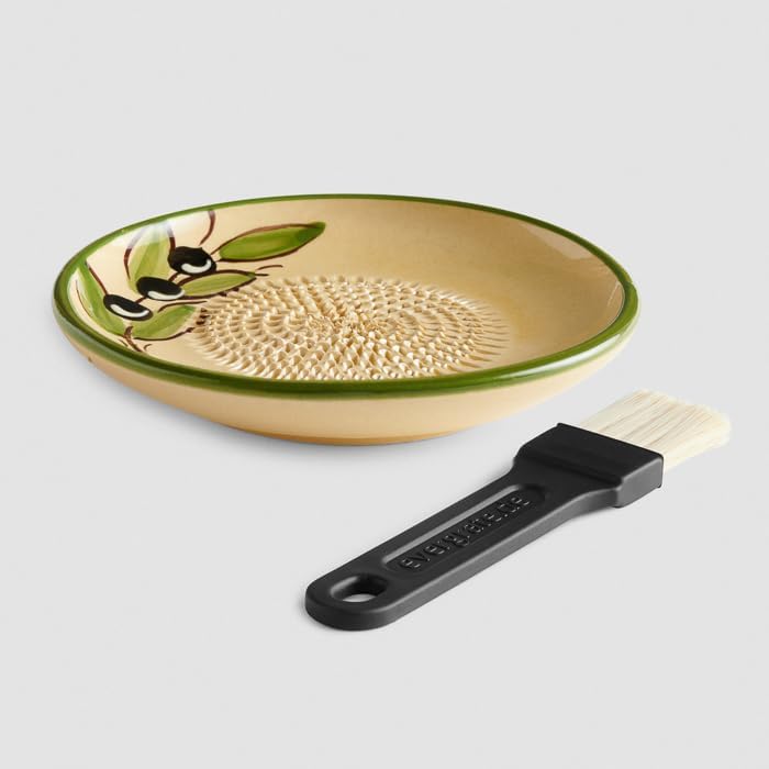 Evergrate® Keramikreibe Olivia mit Geschenkbox – mit Reibe, Knoblauchschäler, Rezeptheft & Pinsel –
