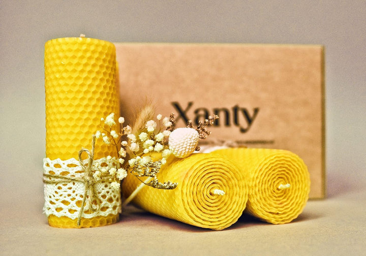 Xanty Bienenwachskerzen (13 cm x 5 cm), 4 Grosse goldene Kerzen aus 100% Bienenwachs, Wabenkerzen, S