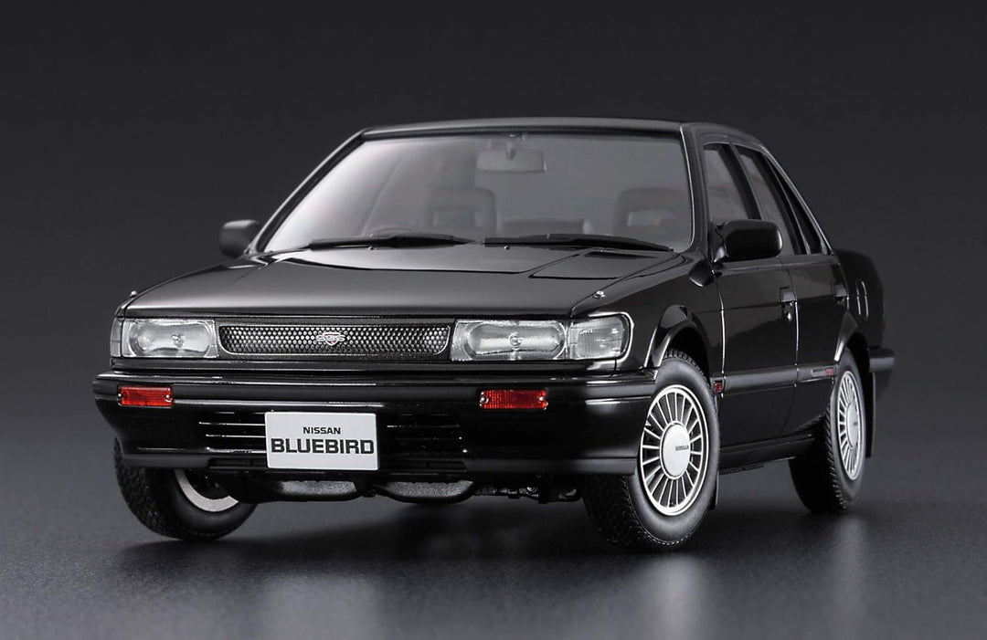 Hasegawa HC33 1/24 Nissan Bluebird 4-Türer, Sedan, SSS-Attesa Plastikmodellbausatz, Geformte Farbe