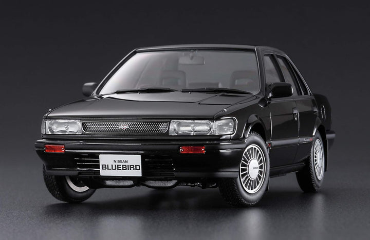 Hasegawa HC33 1/24 Nissan Bluebird 4-Türer, Sedan, SSS-Attesa Plastikmodellbausatz, Geformte Farbe