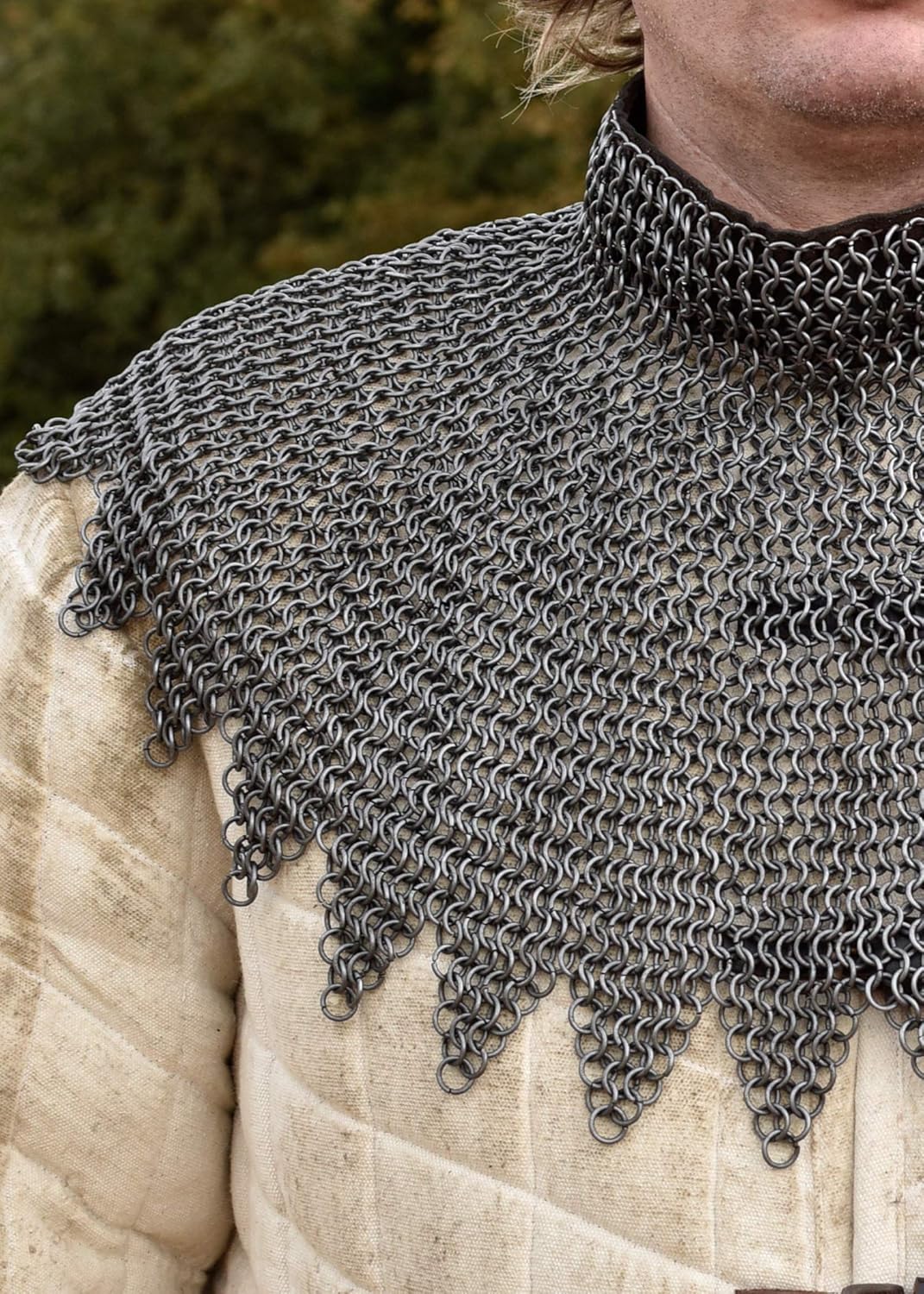 Ulfberth Bischofskragen aus Federstahlringen, Kettenkragen mit Lederriemen und Schnallen