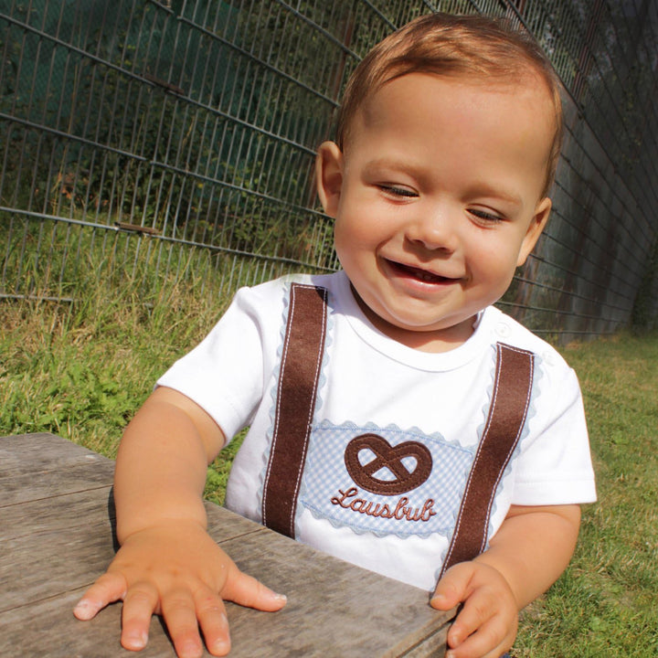 Trachten Set für Lausbuben in Grösse 74, bestehend aus Baby Body mit kurzem Arm und Applikation Hose