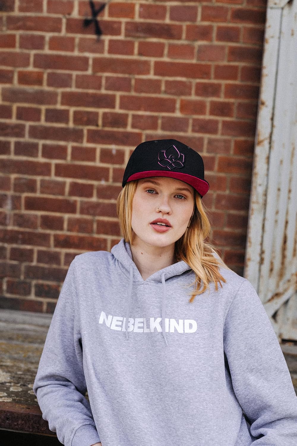 Nebelkind Offizielles Steini Der Keller Snapback Cap Schwarz Pink Lila Gamer Rose Schwalbe Motiv Grö