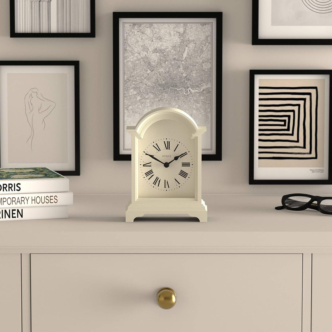 JONES CLOCKS® Bistro kaminuhr | Klassisches Design Einer Arch top Carriage Uhr | Blasscreme | Zeitge