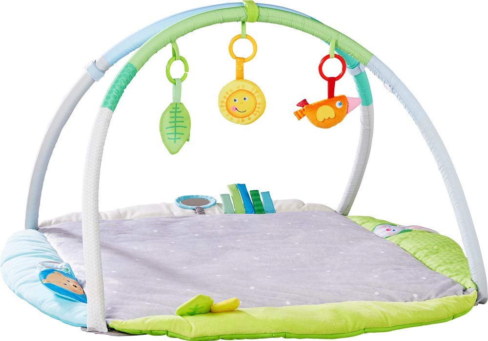 HABA 304778 - Spieltrainer Kuschelnest, mit weicher Spieldecke, höhenverstellbaren Spielbögen mit 3