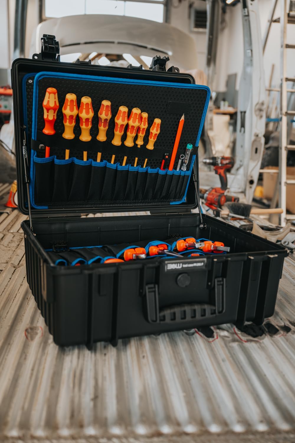 B&W tough.case JET6000 mit Gasdruckfeder (Lieferung erfolgt ohen Werkzeug), tool.case PP.293.P Schwa