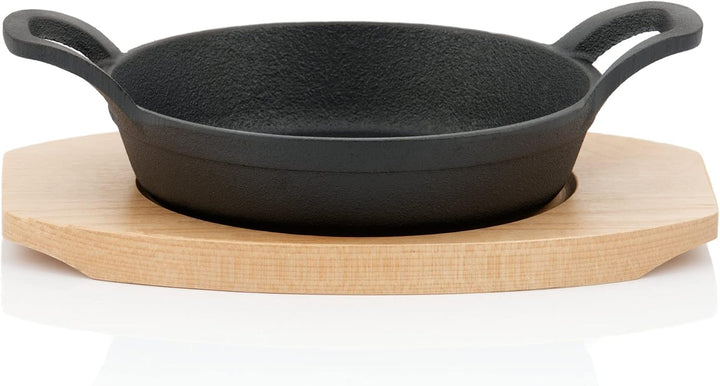 BBQ-Toro Gusseisen Servierpfännchen mit Holzunterlage (2 Stück) | Ø 16 cm | bereits eingebrannt - pr
