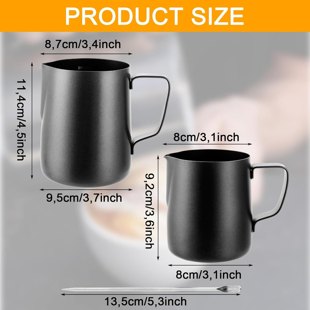 APACALI 2 Stück Milchkännchen Edelstahl Schwarz, Barista Milchschaumkännchen mit Messung Mark und La