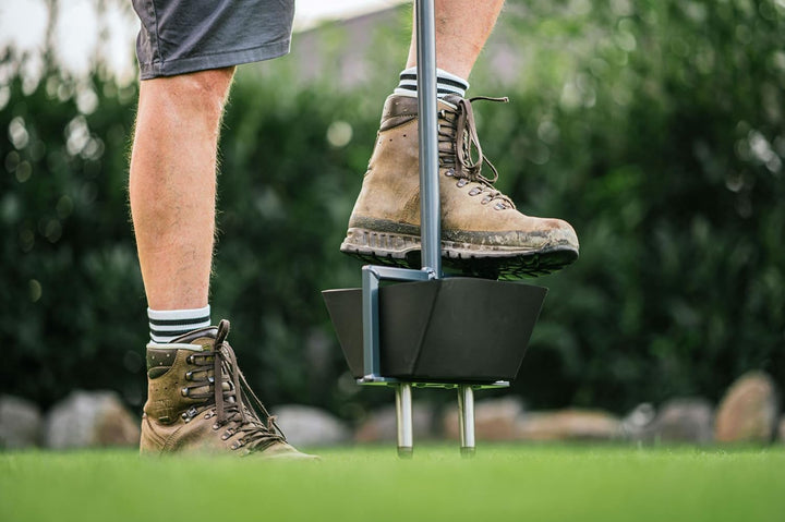 Rasenspecht Aerifizierer mit 2x16mm Spoons und Auffangwanne (Langer Stiel (ab Einer Körpergrösse von