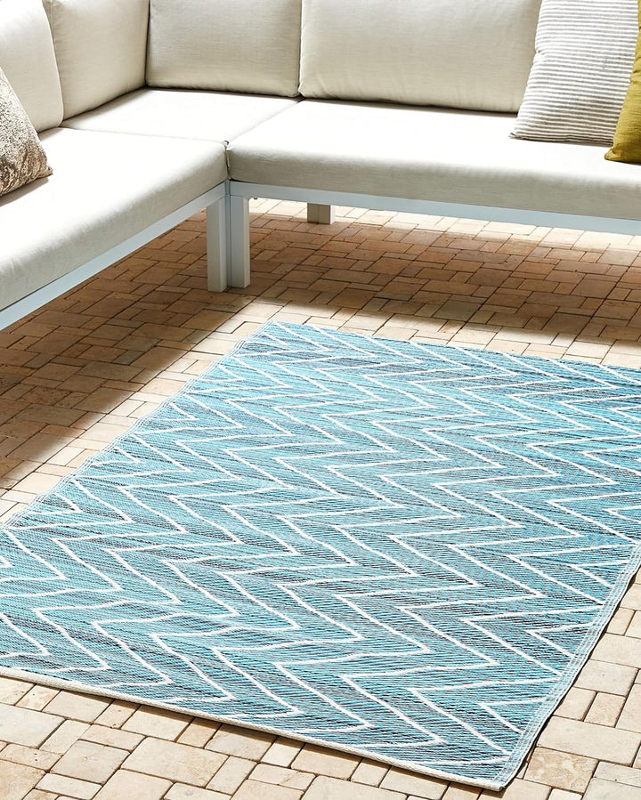Outdoor Teppich Blau 120 x 180 cm Zickzackmuster Balotra