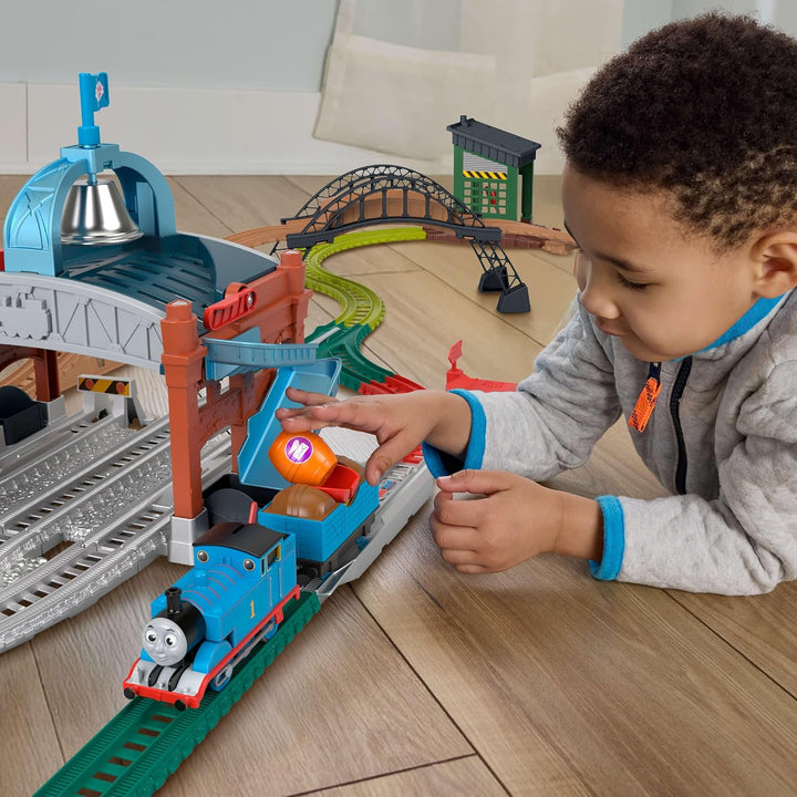 Mattel Fisher Price Thomas & Friends Toy Train Playset, Load & Launch Barrel Delivery with Classic M