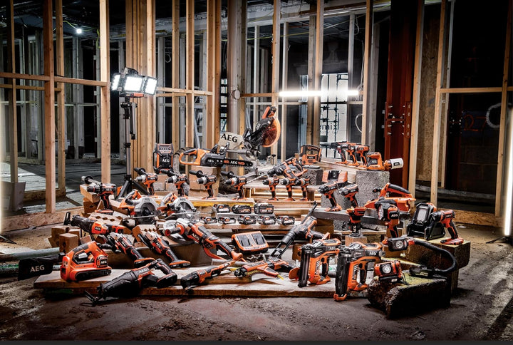 AEG Baustellenradio mit DAB+ FM, 18 V, für Netz- oder Akkubetrieb, robustes Gehäuse, ohne Akku – BR1