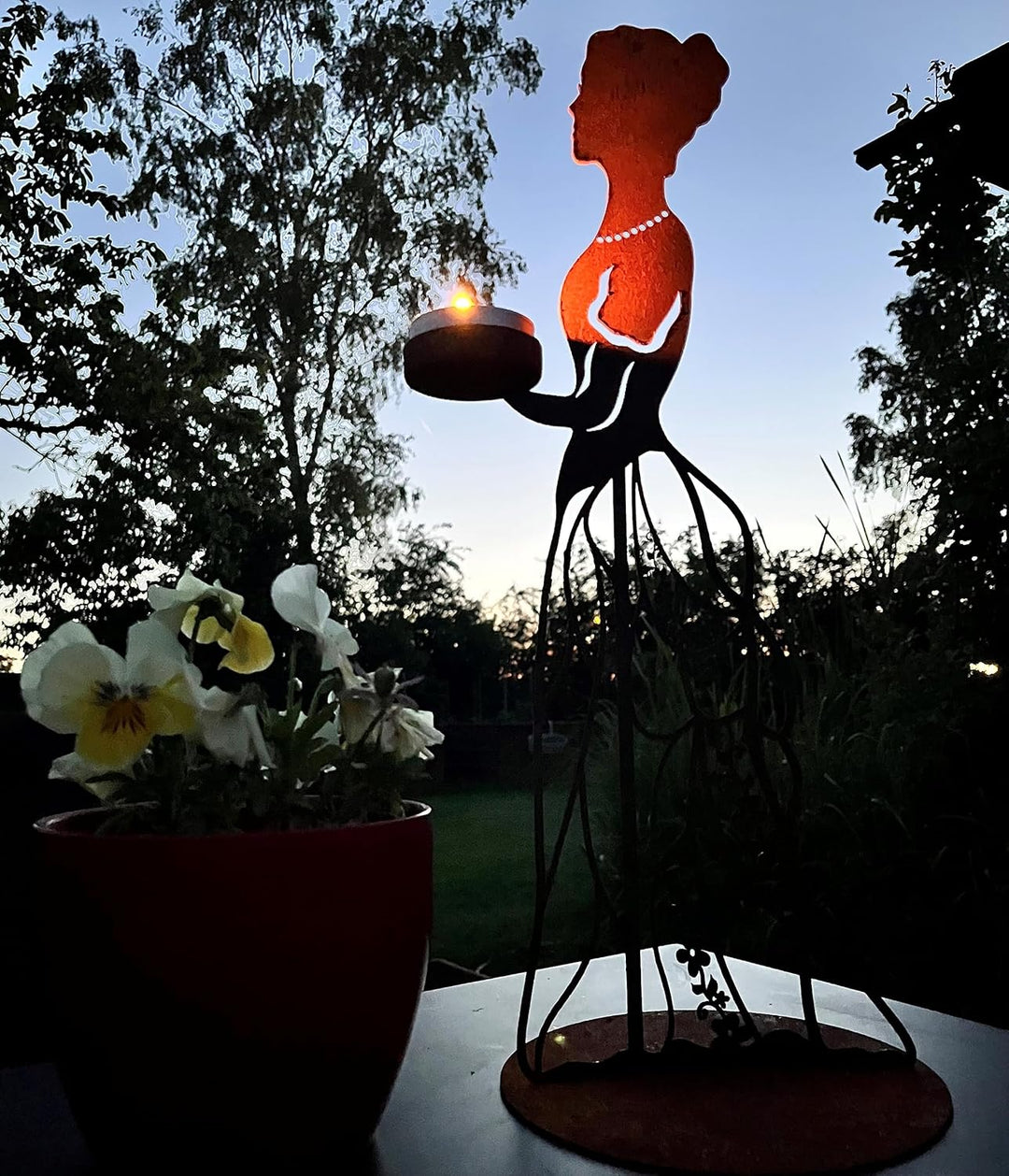 Terma Stahldesign Rost Figur Dame Blumenmädchen mit Kerzenhalter 50cm Handmade Germany Gartendeko fü