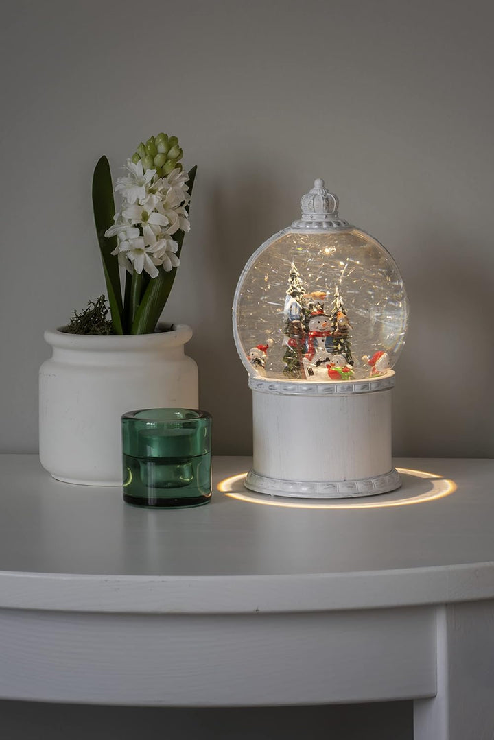 Konstsmide LED Kugellaterne, Schneemann mit Baum", weiss, wassergefüllt, wählbare Energiefunktion, m
