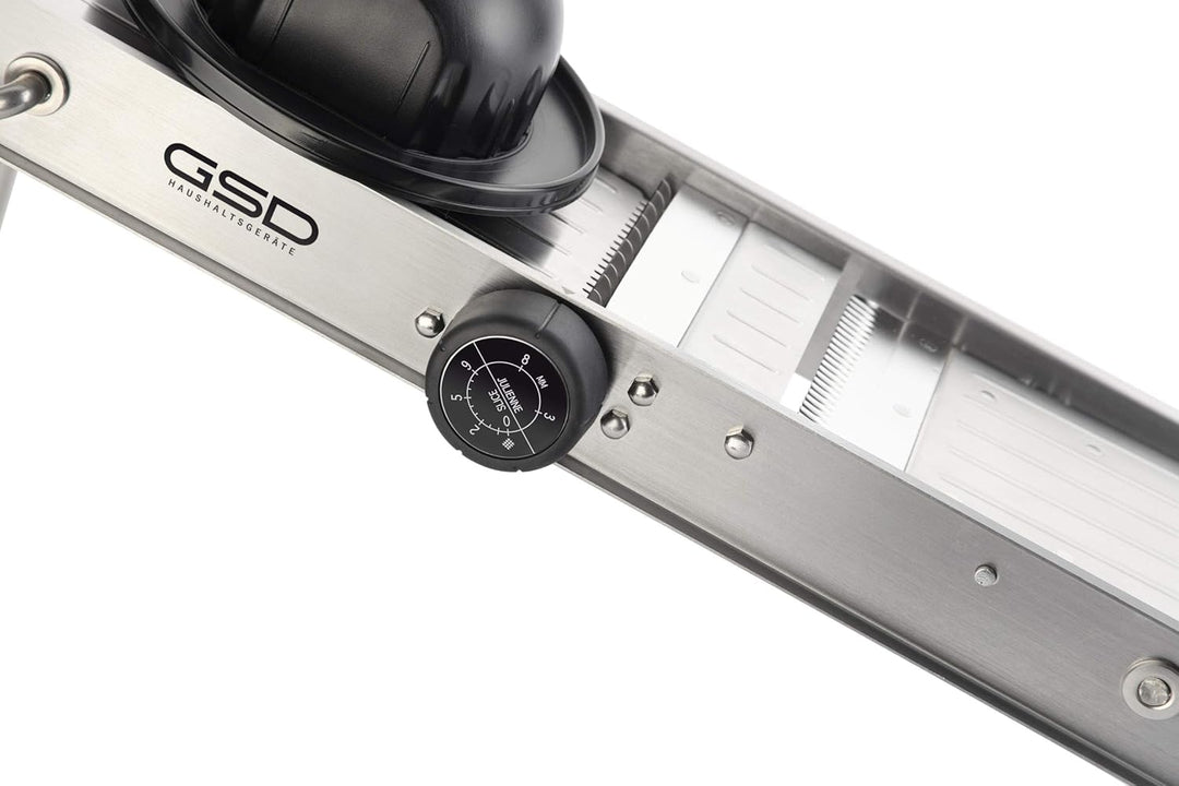 GSD Profi Mandoline, Edelstahl/Kunststoff Silber, mit ergonomischen Restehalter und Gummifüssen, Mas