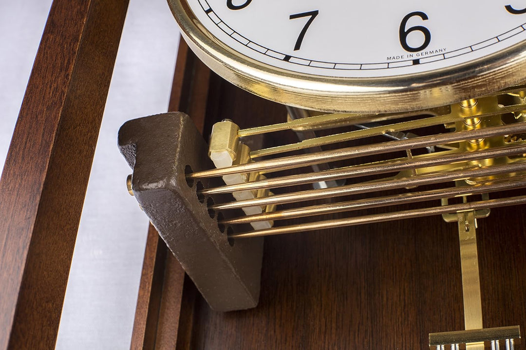 Hermle 70989-030341 Progressistische Wanduhr 4 4 Westminster, Nussbaum 57cm x 22,5cm x 13 cm, 1