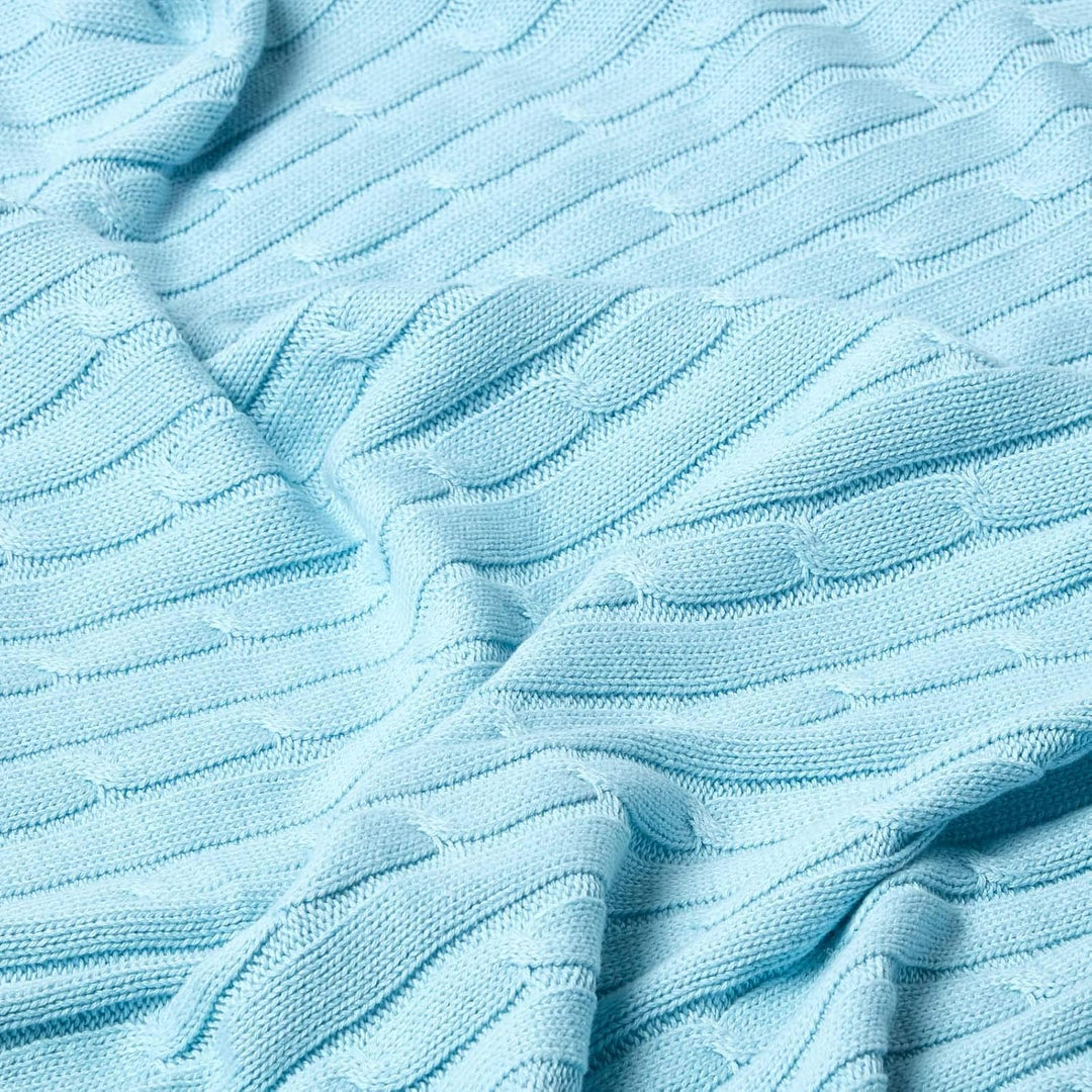 Homescapes gestrickte Tagesdecke, hellblaue Wohndecke 150 x 200 cm, Strickdecke aus 100% Baumwolle m