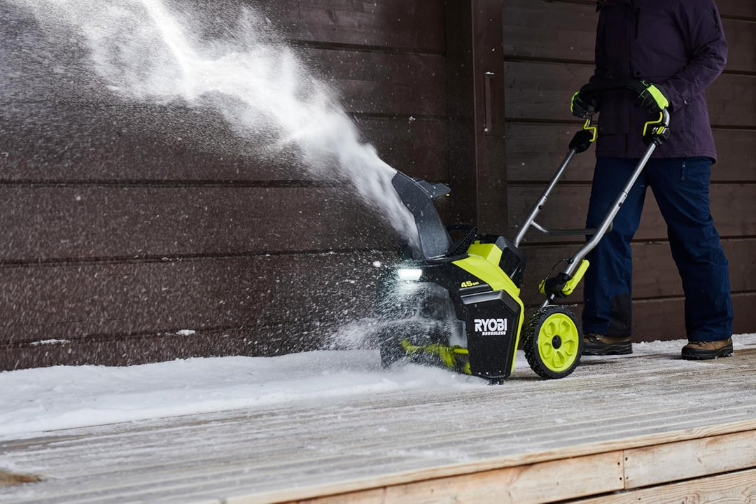 RYOBI 18 V ONE+ Akku-Schneefräse RY18STX45A-240, 45 cm Räumbreite, inkl. 2 x 4,0 Ah Akku und 2,0 A L