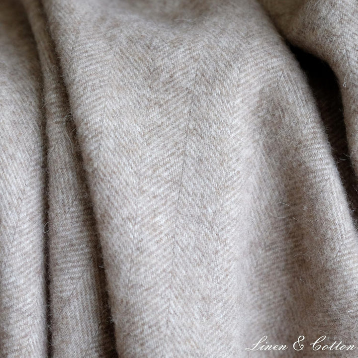 Linen & Cotton Klassische Decke Wolldecke Merino Wolle Wohndecke Kuscheldecke STONEWOLD mit Fischgrä