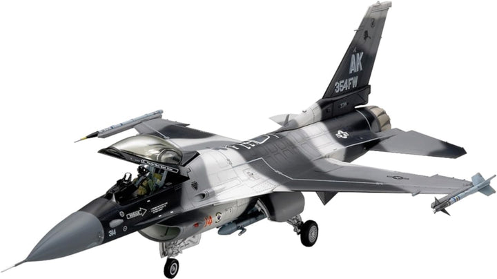Tamiya 300061106-1:48 Lockheed Martin F-16C/N Aggressor