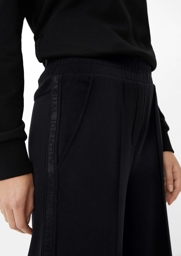 Comma Jerseyhose mit weitem Bein und Logo-Detail 38W / 32L 9999, 38W / 32L 9999