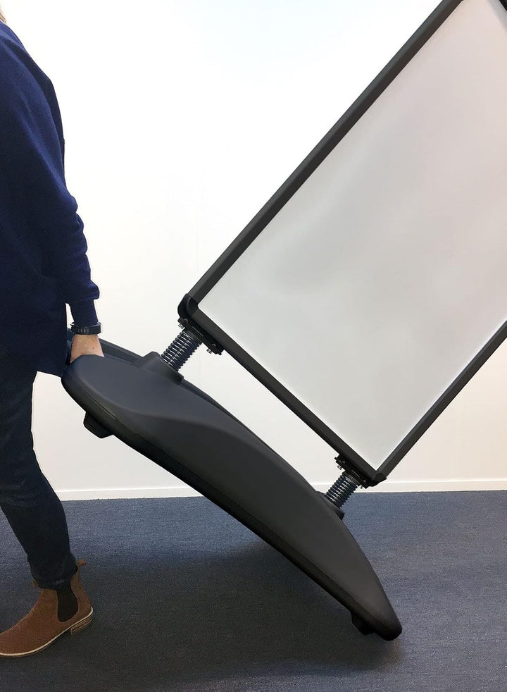 Kundenstopper Keitum Wind Line DIN A1 schwarz | beidseitig für 2 Plakate | stabiler Fuss für sichere