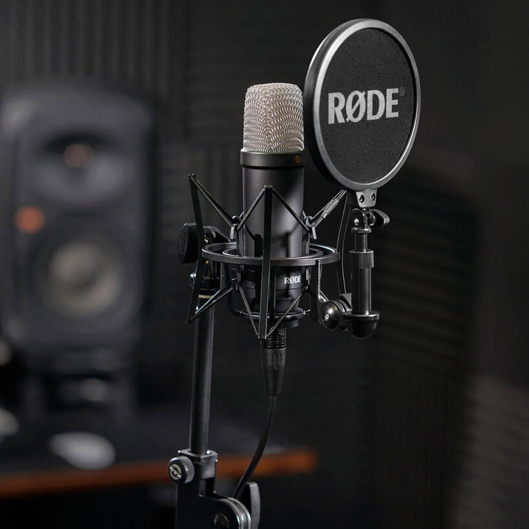 Rode NT1 Signature Serie Black Studio-Mikrofon Schwarz + K&M 23840 Gelenkarm-Stativ + keepdrum Mikro