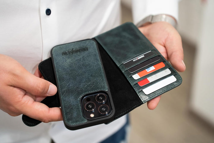 HANS/SON Klappbare Echtlederhülle in Petrol | iPhone 14 Pro Max Ledercase mit Kartenfächern | Lederh
