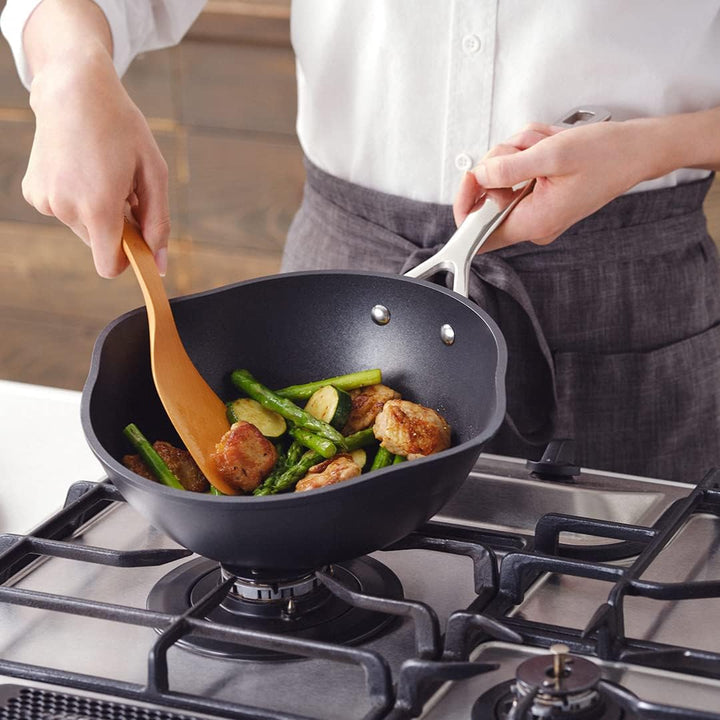 Le Creuset Toughned Antihaft-Bratpfanne mit Ausgiessern und Deckel, 24 x 8,5 cm, silber, 51101240013