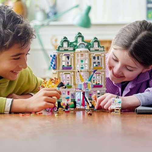 LEGO 41711 Friends Emmas Kunstschule, 3-stöckige Heartlake City Schule mit 3 Mini-Puppen, Kunst-Zube