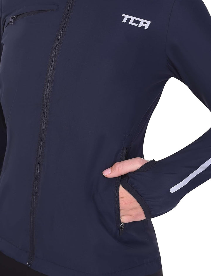 TCA Damen Lauf-Softshelljacke. Reflektierende atmungsaktive Packable-Jacke mit Reissverschlusstasche