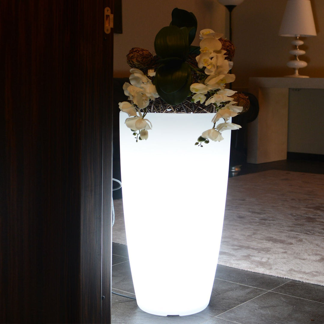 Vase rund 'STILO Lamp' mit Innenlicht. Polyethylen bunt. Elegante in Puro Stil Modern, ist ein gutes