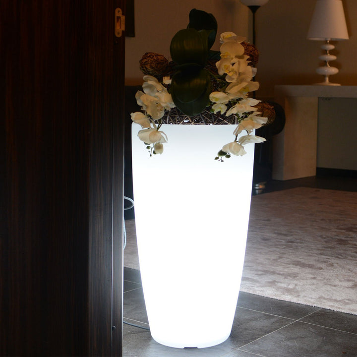 Vase rund 'STILO Lamp' mit Innenlicht. Polyethylen bunt. Elegante in Puro Stil Modern, ist ein gutes